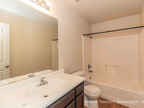 2nd image of 203 27th St APT D