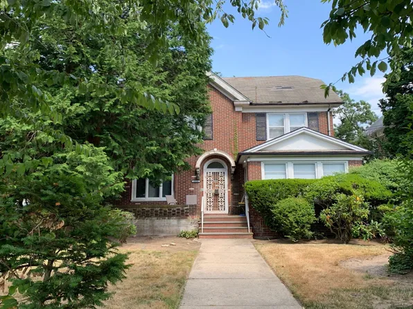 1118 Bay 24th St, Far Rockaway, NY 11691