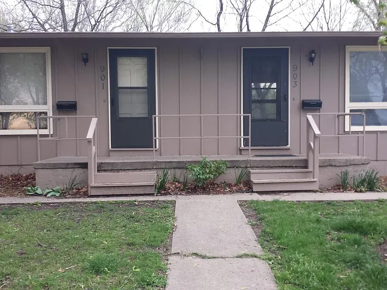 901 S Scott Ave — Photo 2