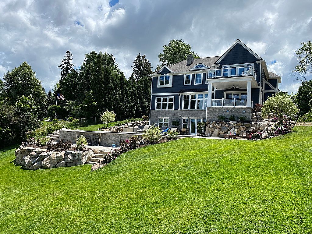 610 Lake Angelus Shrs, Lake Angelus, MI 48326 Zillow