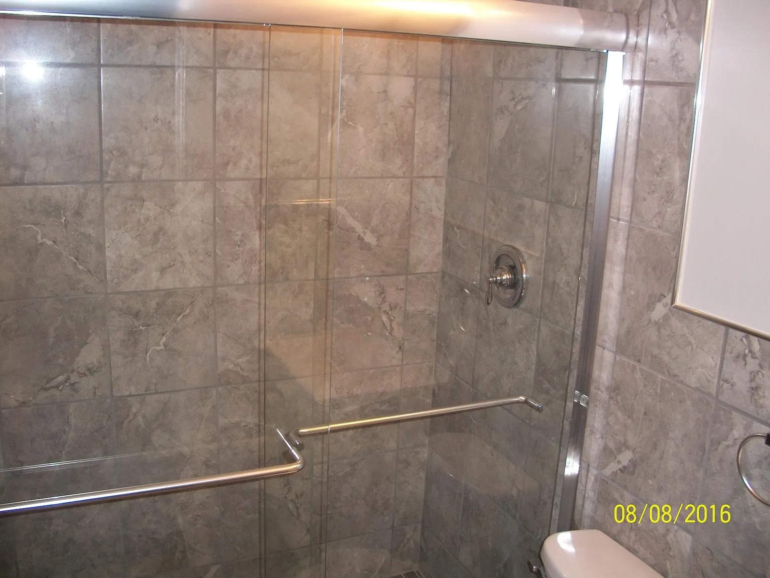 2 bed, 1000 sqft, $2,730 — Photo 3