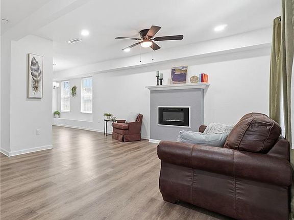2nd image of 874 Rugby St