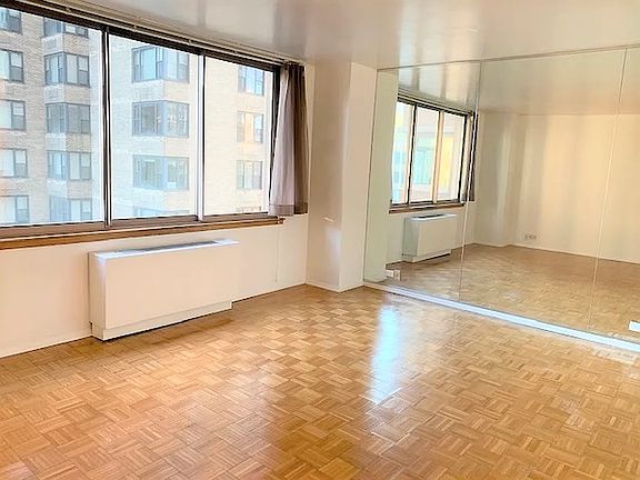 4th image of 235 E 40th St APT 25I