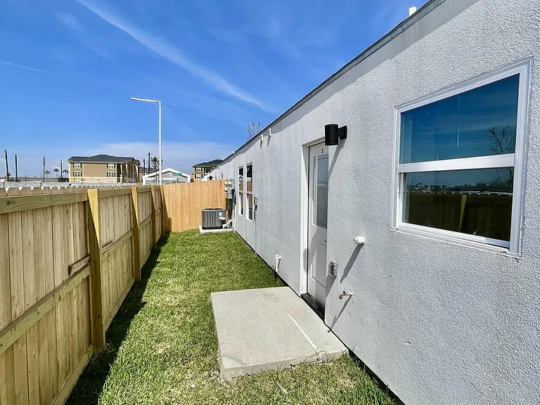 1300 E Iris Ave #3 — Photo 15