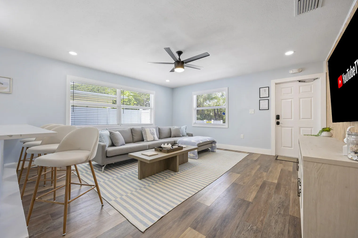 2 bed, 1.0 bath, 850 sqft, $2,978 — Photo 2