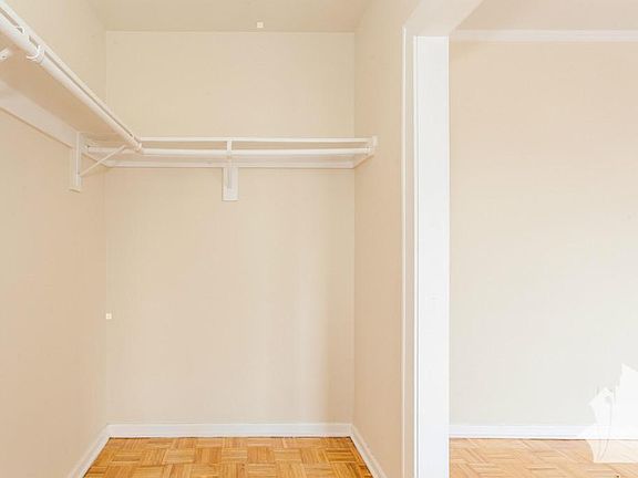 3rd image of 739 W Belmont Ave APT 402A