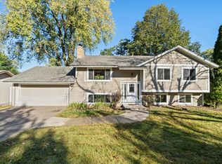 1767 Hickory Hill Dr, Saint Paul, MN 55122