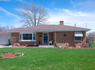 906 Winthrop Ave, Joliet, IL 60435