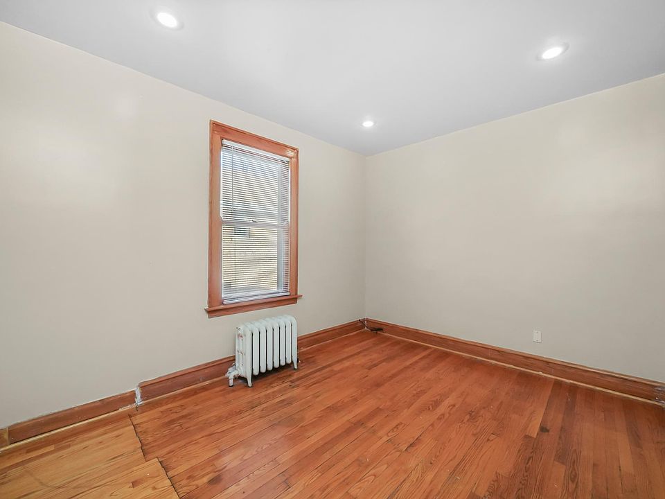 1st image of 1542 S 60th Ct