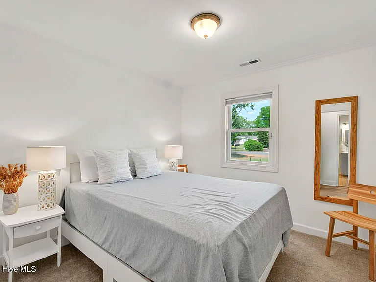 1950 Ocean View Dr SW — Photo 42