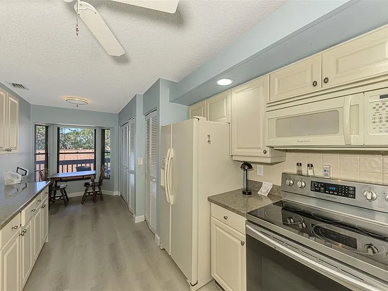 5761 Avista Dr #5761 — Photo 28