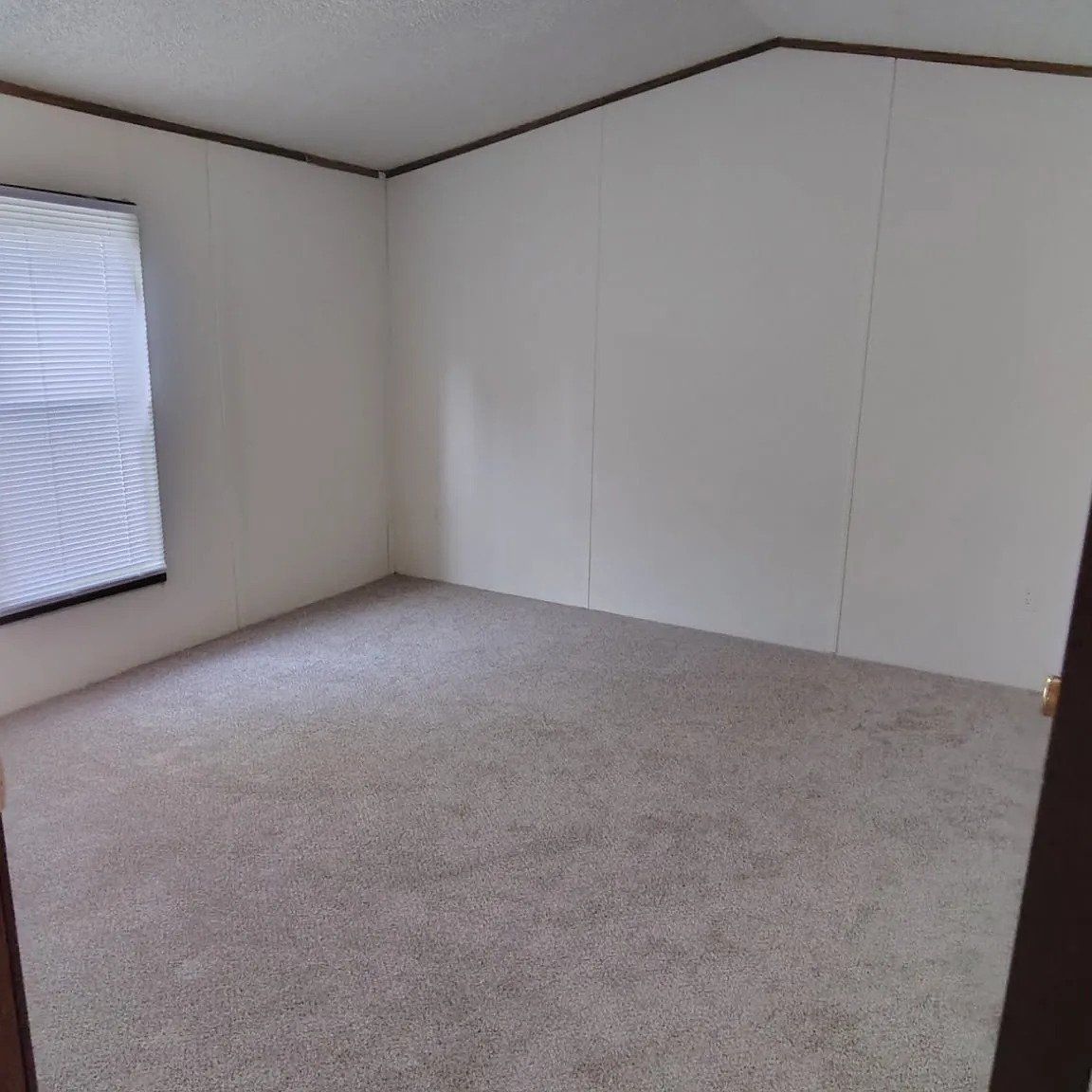 3 bed, 1056 sqft, $865 — Photo 2