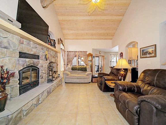 5th image of 9045 Maple Shores Dr