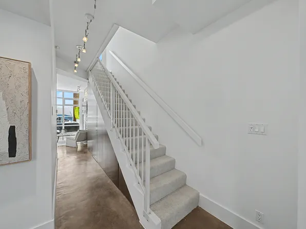 1199 Marinaside Cres, Vancouver, BC V6Z 2Y2