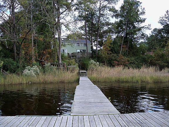 End of pier up to house