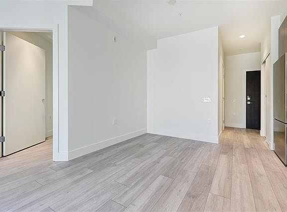 4th image of 3420 Saint Catherines St #302