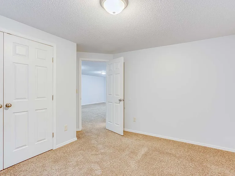 1048 E Karla Ave — Photo 23