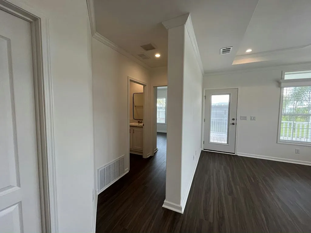 3 bed, 2.0 bath, 1356 sqft, $1,549 — Photo 3