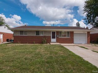 18449 Bittersweet St, Fraser, MI 48026