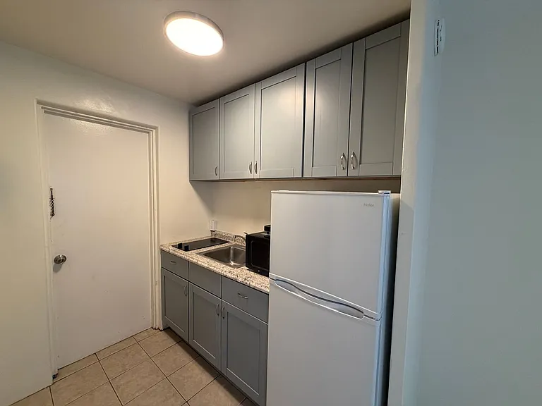 2319 Ala Wai Blvd — Photo 6