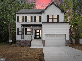 586 S Forklanding Rd, Maple Shade, NJ 08052