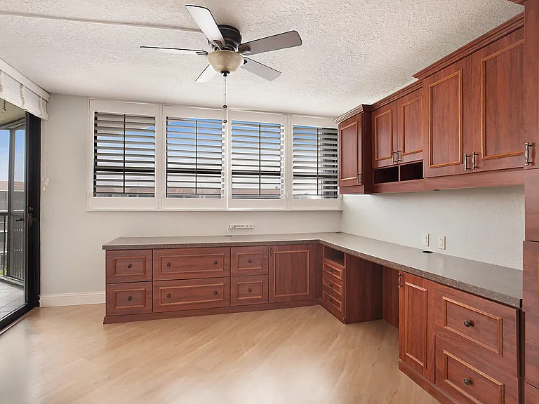 800 Jeffery St #409 — Photo 13