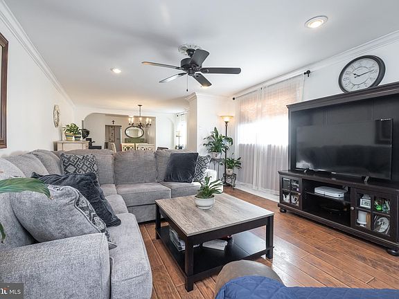 3rd image of 835 Cumberland St