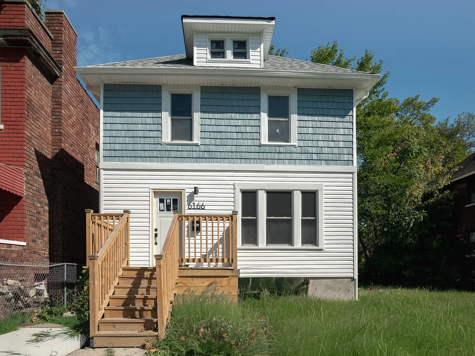 3 bed, 1.5 bath, 1316 sqft, $1,900 — Photo 1