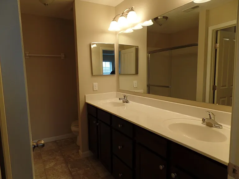 5353 Nottinghamshire Ln — Photo 14
