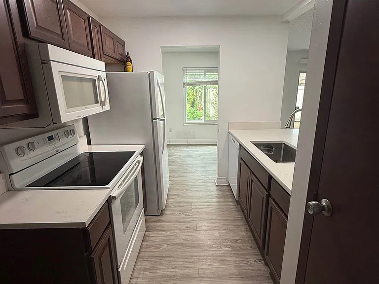 1043 Spring Meadow Dr #1043 — Photo 3