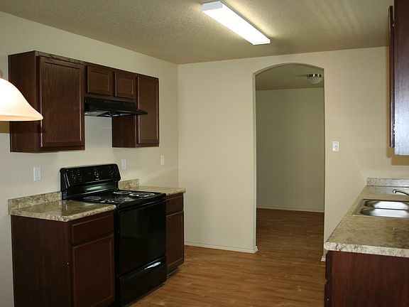3rd image of 410 N Zarzamora St