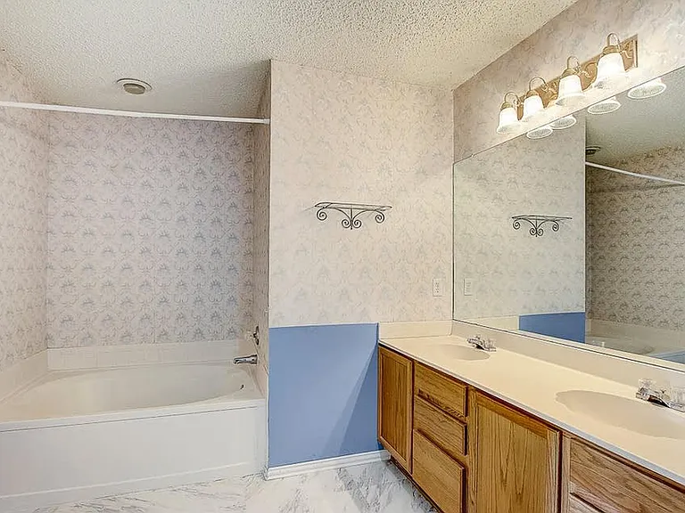 17627 Dansworth Dr — Photo 35