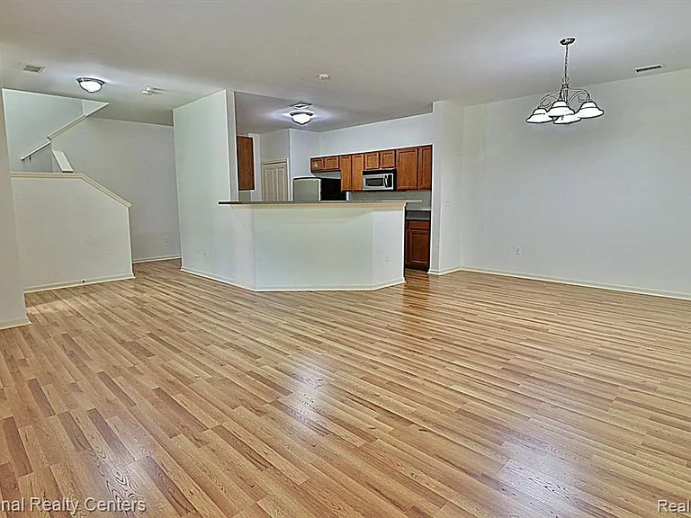 4058 Radcliff Dr — Photo 5