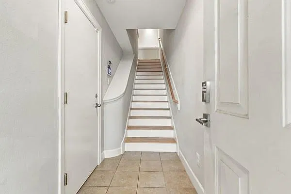 2 bed, 2.0 bath, 1492 sqft, $2,200 — Photo 3