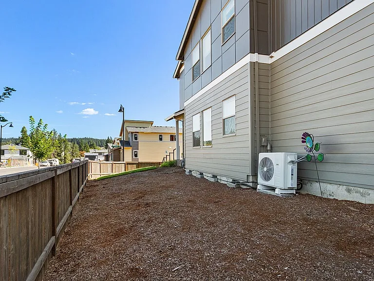 16699 SE Sunshower Pl — Photo 36