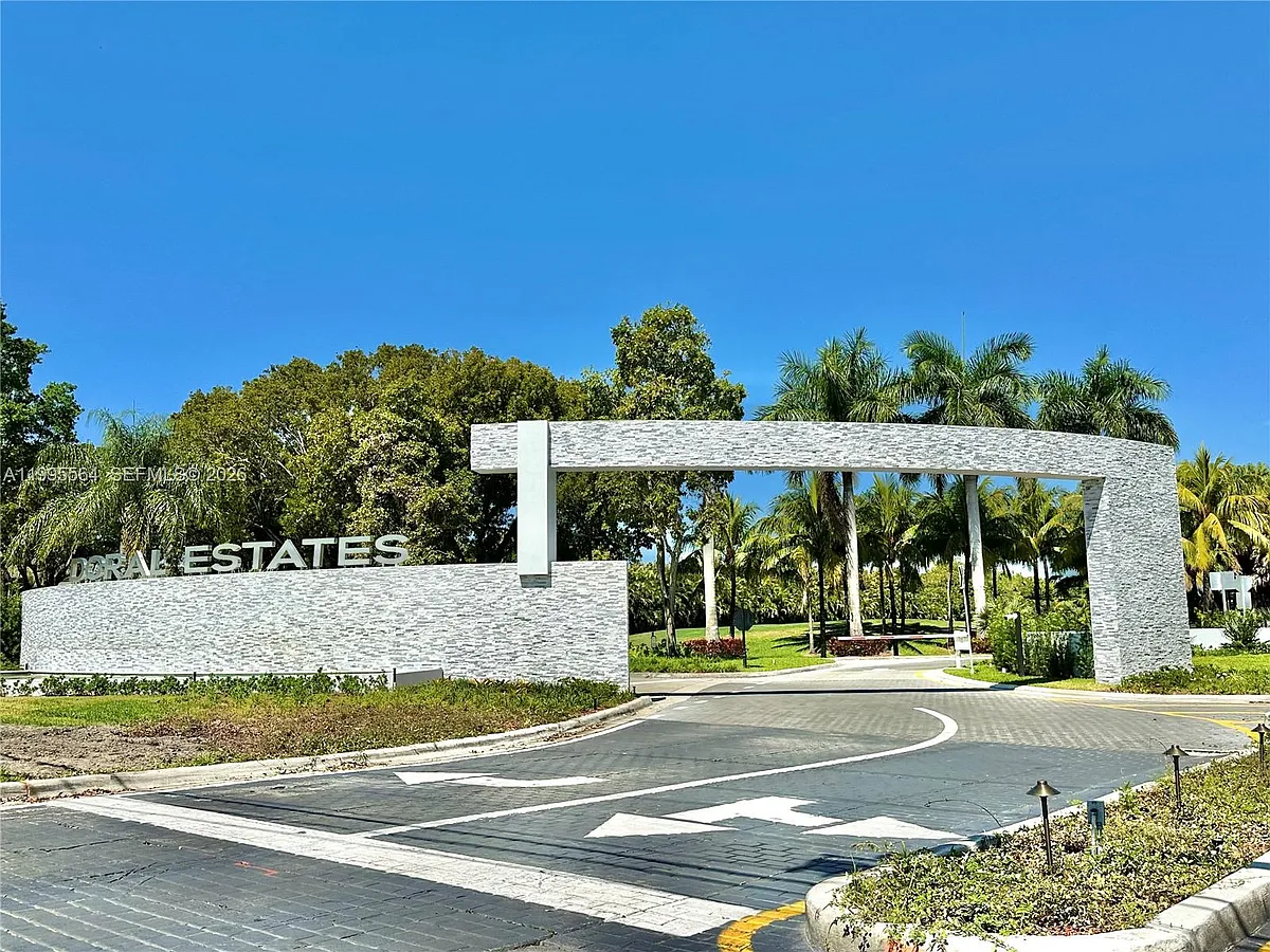 Building Photo - 5023 NW 94th Doral Pl