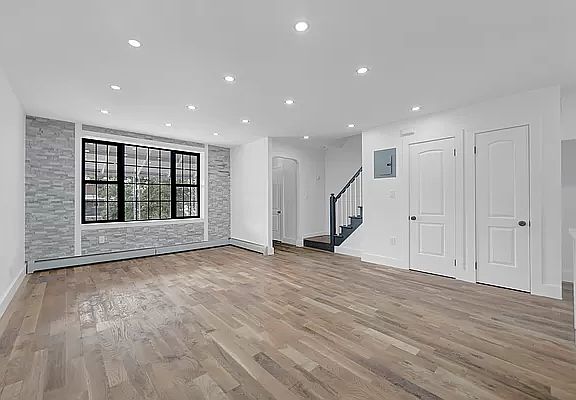 5th image of 1047 E 214th St Floor 2