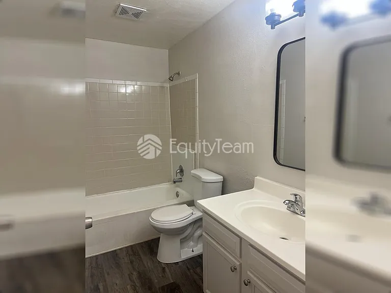 1005 E Pearl St #C — Photo 18