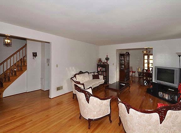 3rd image of 3850 Birchwood Ave