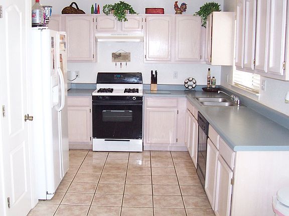 Kitchen with Breakfast Area