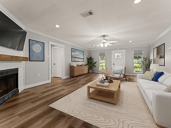 3rd image of 1333 Holly Dr