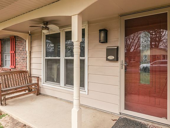 3rd image of 132 Brentwood Ln