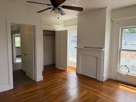 5th image of 581 Chestnut St