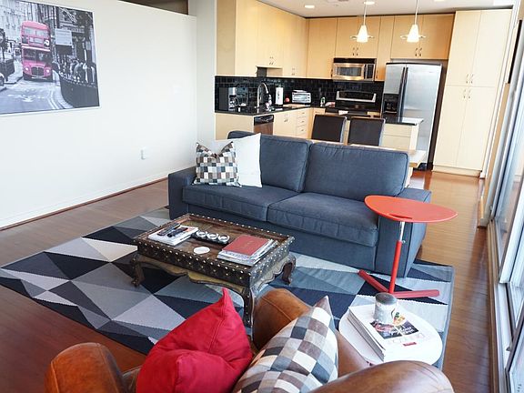 Living and Kitchen (2)