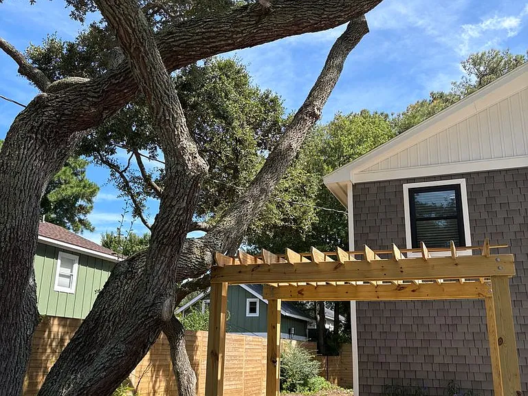 1005 Indian Dr — Photo 2
