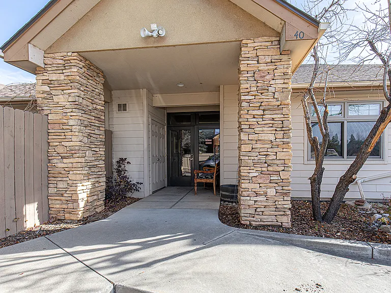 40 Sunshine Ct #3 — Photo 2