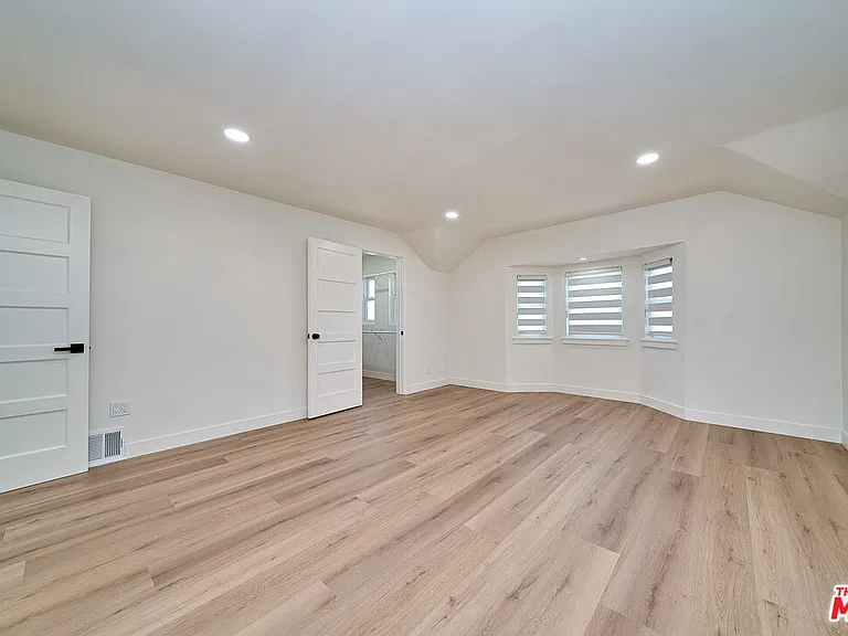 347 S Highland Ave — Photo 20