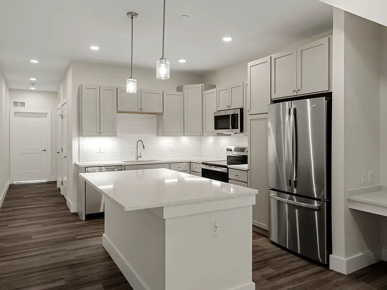 The Pointe at Overlook — Photo 86