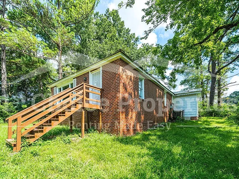 25 Kendall Ave — Photo 2
