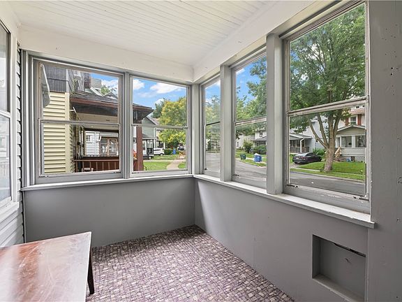 3rd image of 195 Mohawk St
